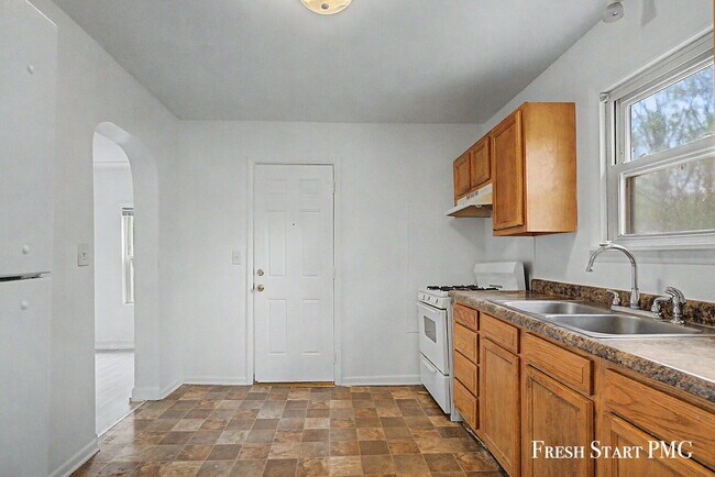 Building Photo - 1521 N Park St