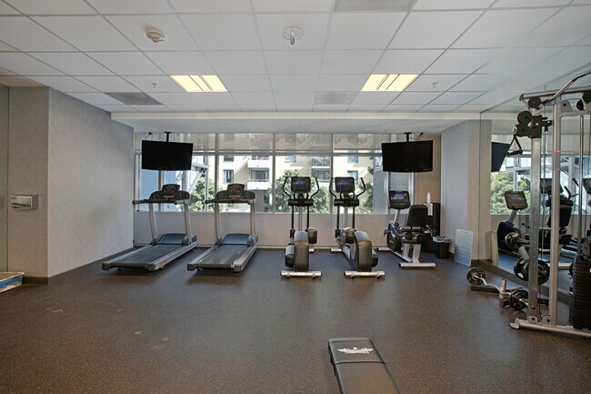 Building Photo - Little Italy Fully Furnished 1 Bedroom! Av...