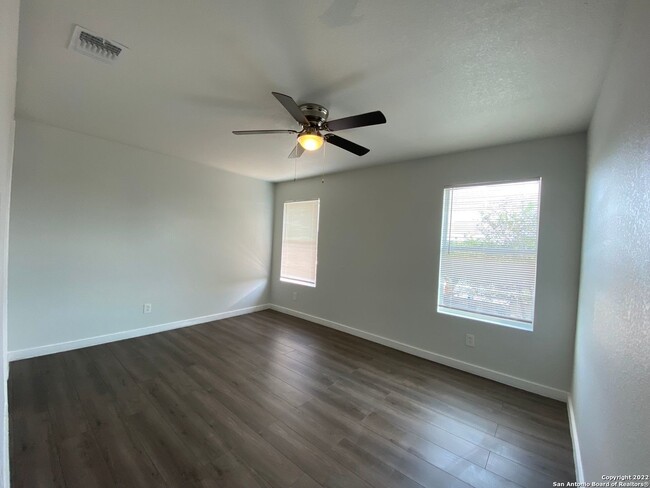 Building Photo - 6938 Crestway Rd