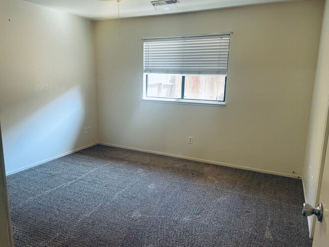 Building Photo - 2220 Sunmist Ln