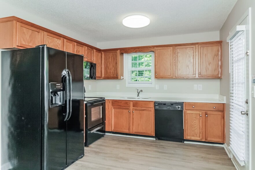 Building Photo - 7336 Westwood Ln