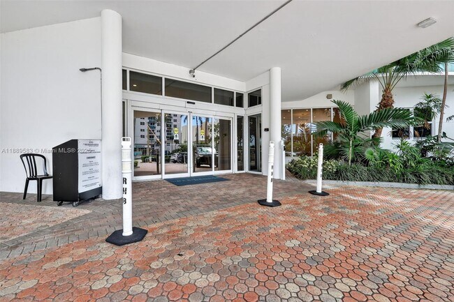 Building Photo - 3001 S Ocean Dr