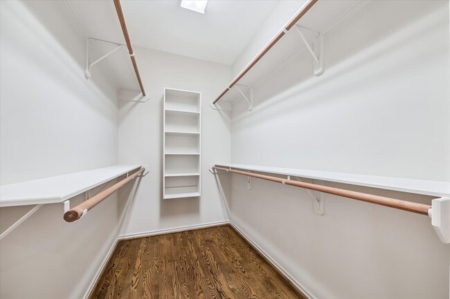 Building Photo - 1811 Devonshire Crescent