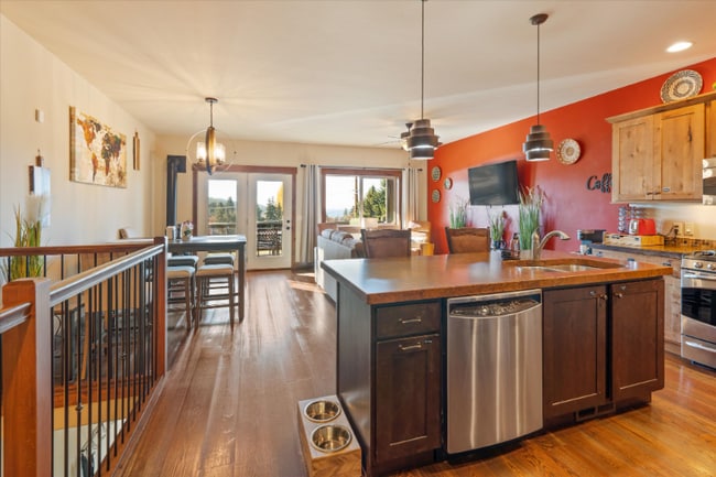 Building Photo - 669 Commerce St