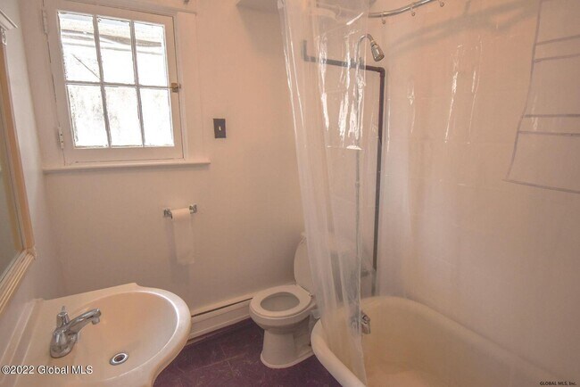 Building Photo - 558 Myrtle Ave