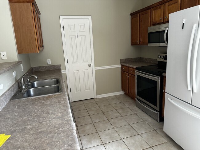 Building Photo - 2480 Oak Hill Dr