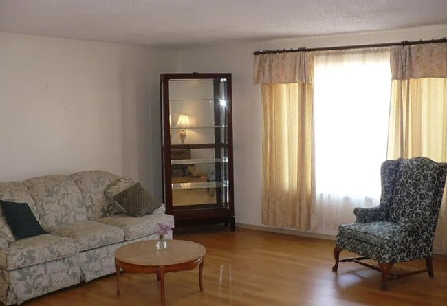 Building Photo - 12708 Tomlinson Dr SE