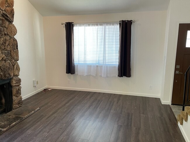 Building Photo - 2631-2631 V St