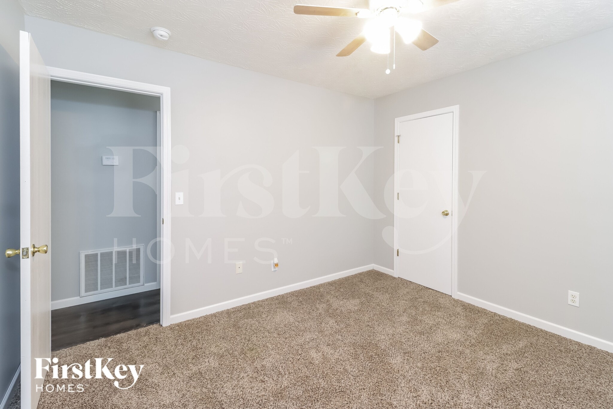 Building Photo - 421 Martin Ave