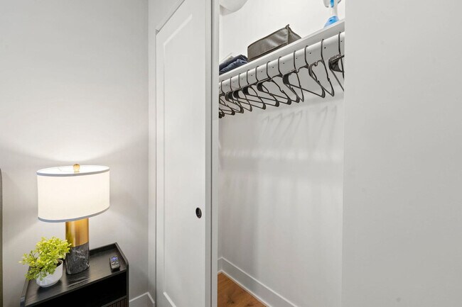 Building Photo - 6044 N Winthrop Ave