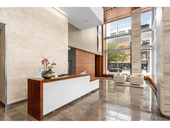 lobby/concierge desk - 1001 NW Lovejoy St