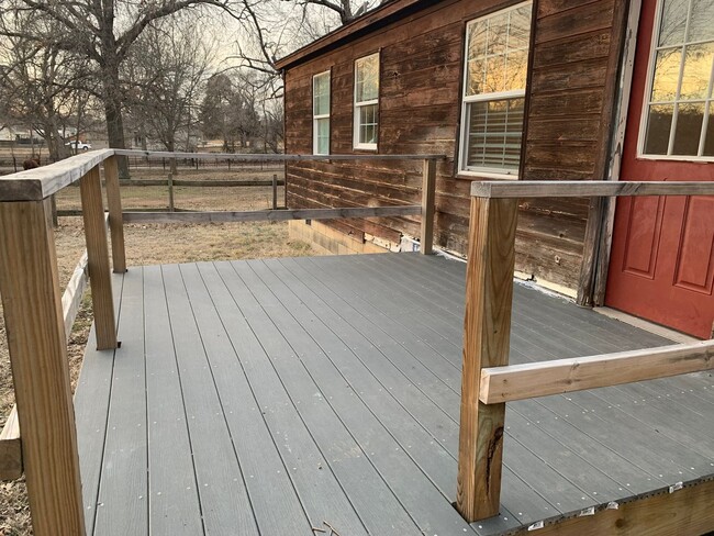 Building Photo - This rustic 2 bedroom cabin is 2.5 miles f...