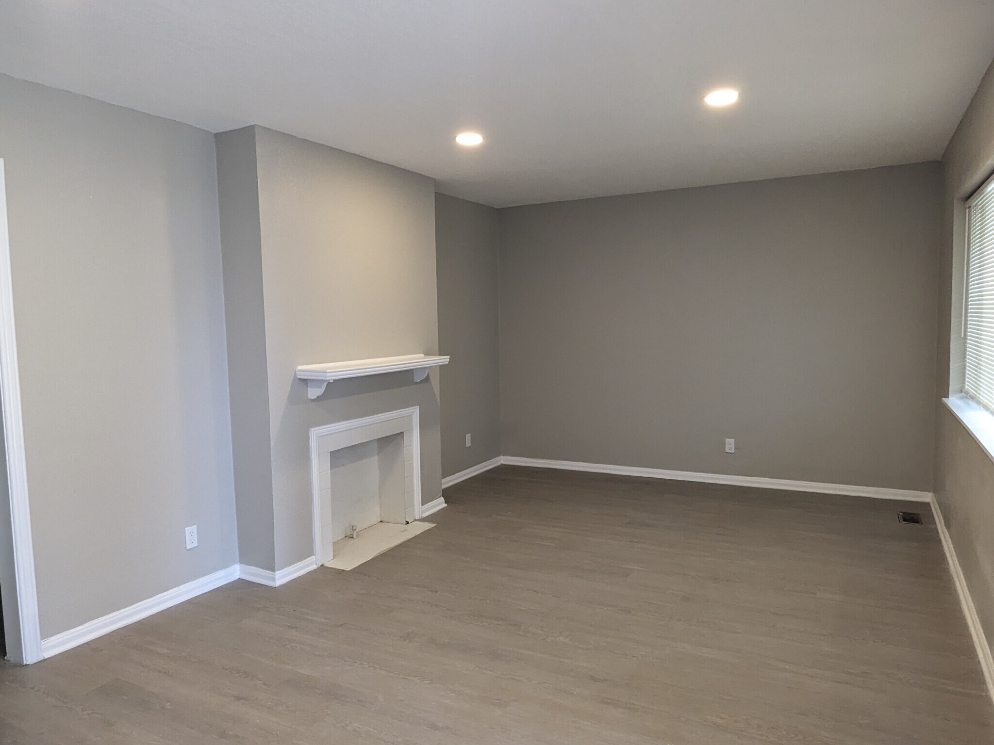 Building Photo - 2545 E Aloma St
