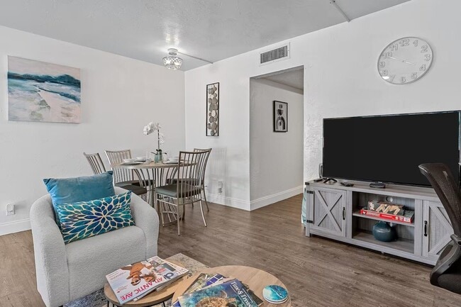 Building Photo - 101 NE 4th St