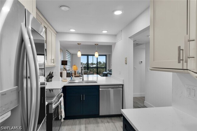 Building Photo - 591 Seaview Ct