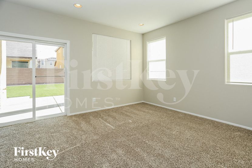 Building Photo - 4056 Little Bay Ave