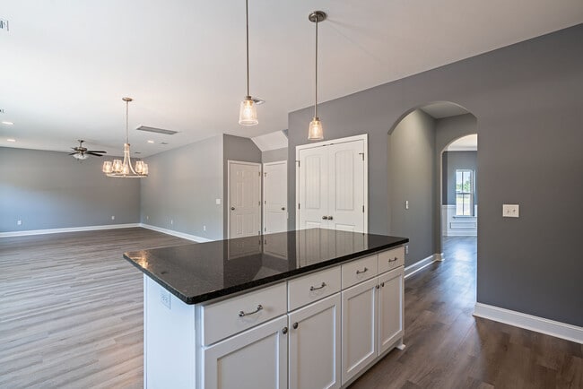 Building Photo - 281 Cypress Creek Dr NE