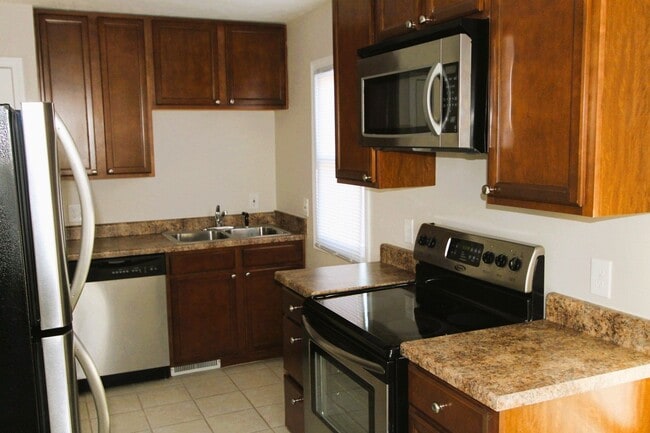 Building Photo - Beautiful Ralston 3 Bedroom Home Across from Park! Garage and fenced yard!