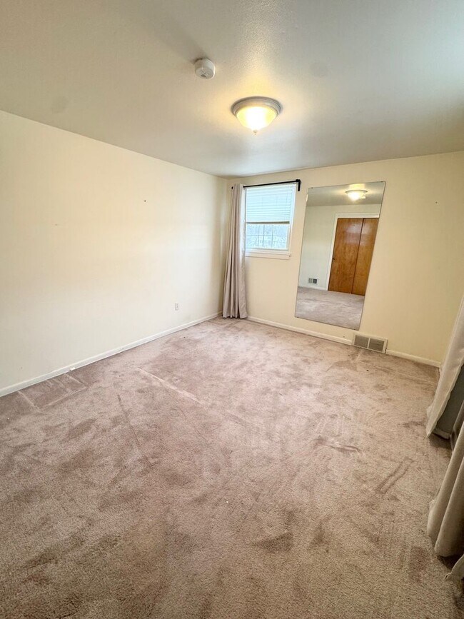 Building Photo - Spacious 3 Bedroom Home in Monroeville