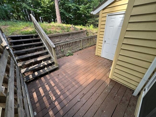 Building Photo - Beautiful 2 Bedroom 1.5 Bath Town Home! Ne...