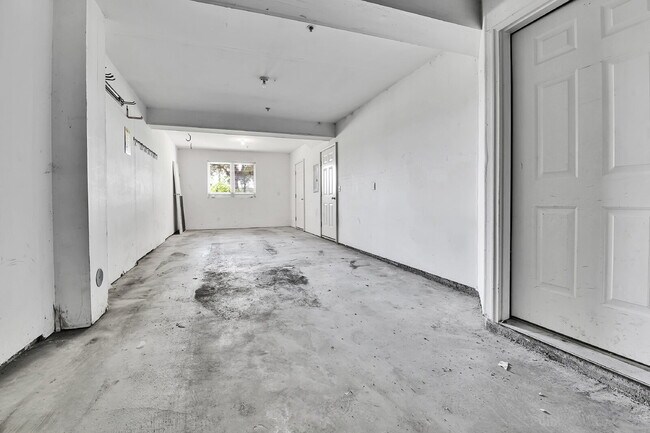 Building Photo - $2,350.00 - 2 Beds, 2 Baths, Condo in Litt...