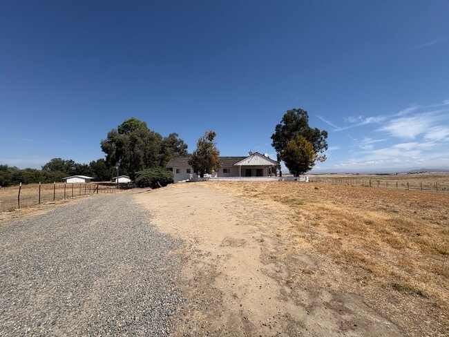 Building Photo - 41181 Wide Awake Ranch Rd