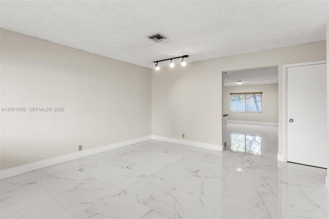 Building Photo - 310 SW 76th Ct