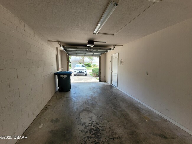 Building Photo - 1018 Grand Hickory Cir