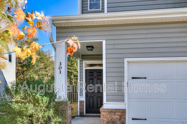 Building Photo - 301 Claudia Dr