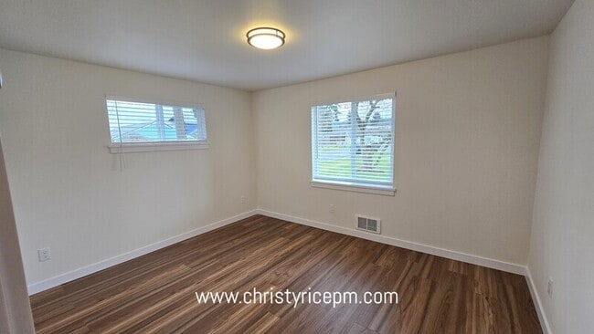 Building Photo - 31721 W Commercial St