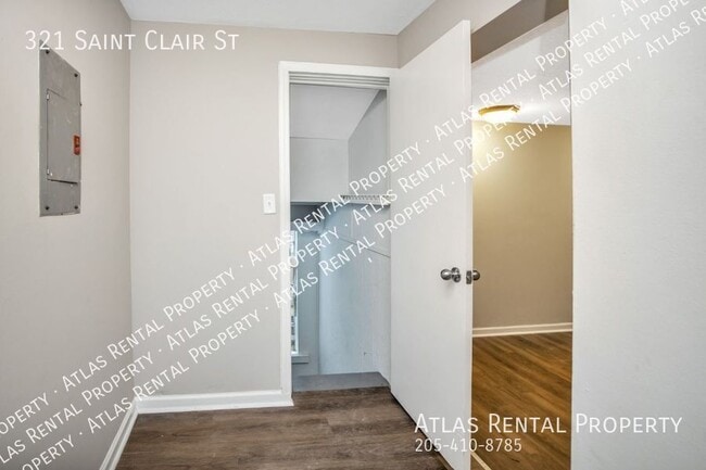 Building Photo - 321 St Clair St