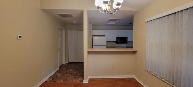 Building Photo - 3/2: Enjoy this nice spacious home in Sunrise.