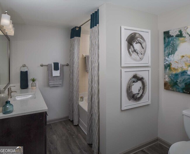 Building Photo - 960 East Paces Ferry Rd NE