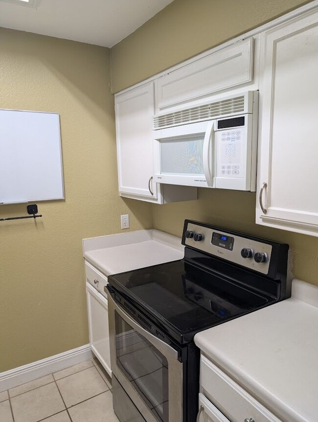 Building Photo - Creekridge - Hyde Park - 45 / Duval - Excl...