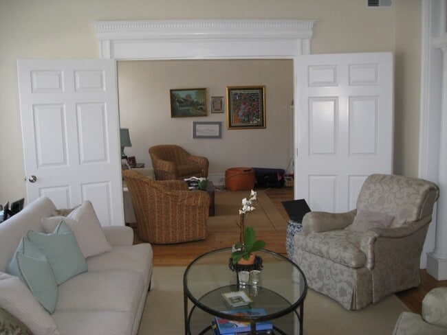 Building Photo - 12 Kilsyth Rd