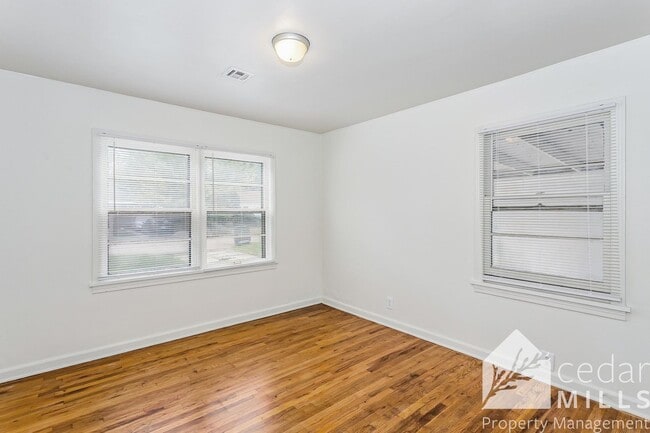 Building Photo - 1 Bedroom, Lawn and Trash Included