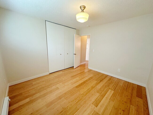 Building Photo - 10220-539