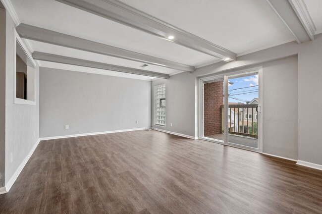 Building Photo - 4608 Coleridge St