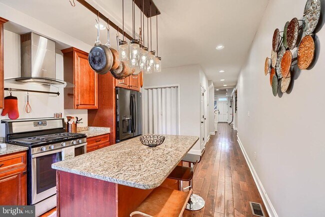 Building Photo - 1730 E Chase St