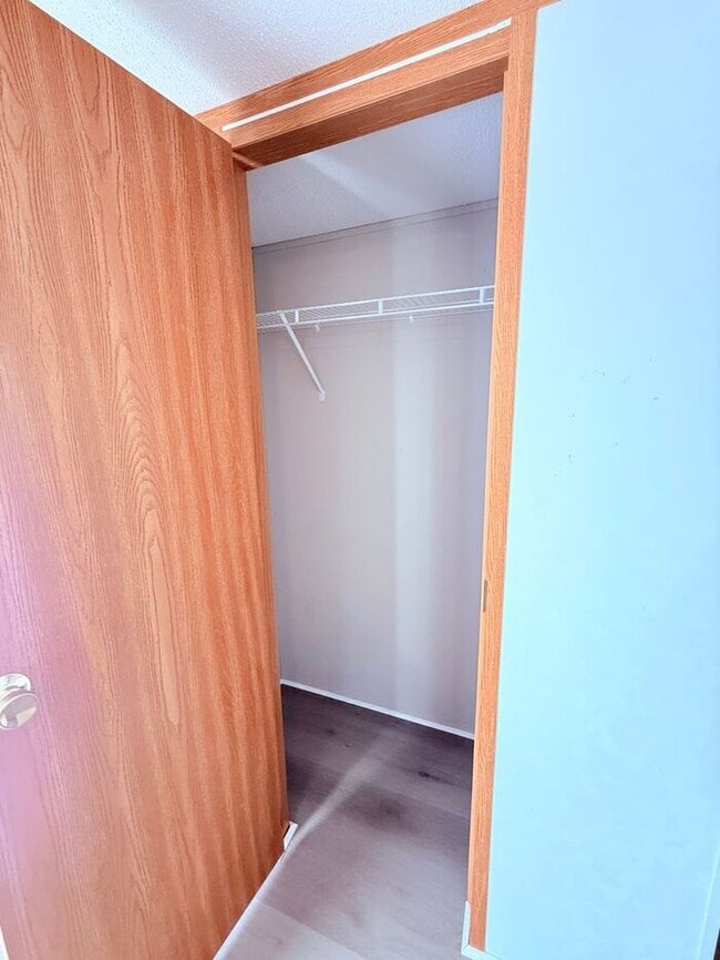 Building Photo - Single Wide Home 5 minutes to Wrightsville Beach and UNCW 2 bedroom with deck