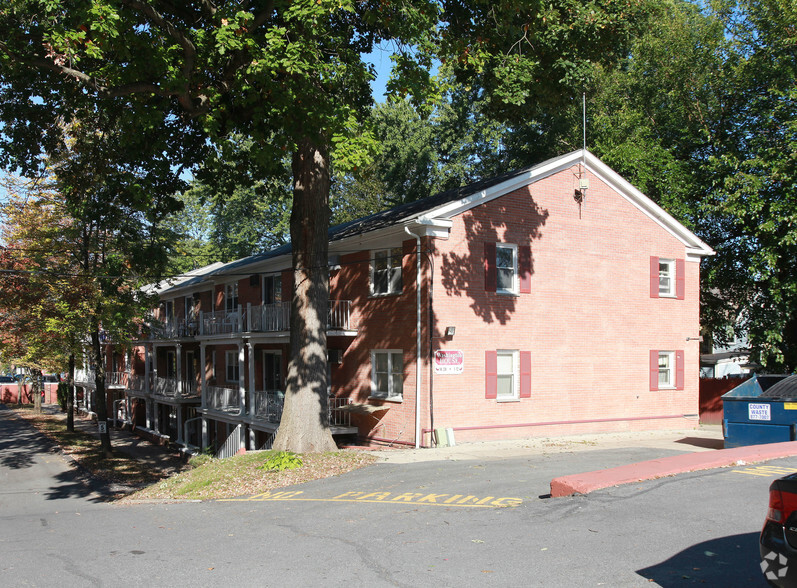 Building Photo - Wade Estates