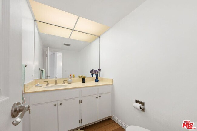 Building Photo - 27912 Ridgecove Ct N