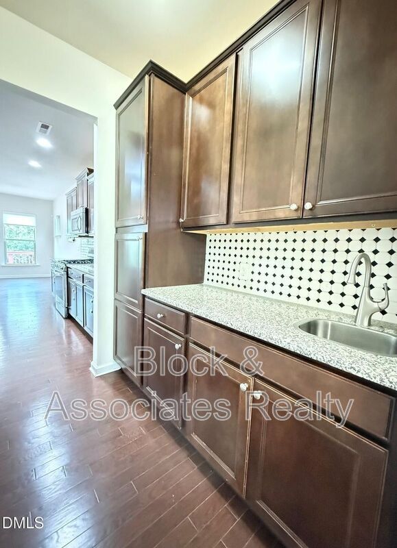 Building Photo - 1017 Magnolia Blossom Ln