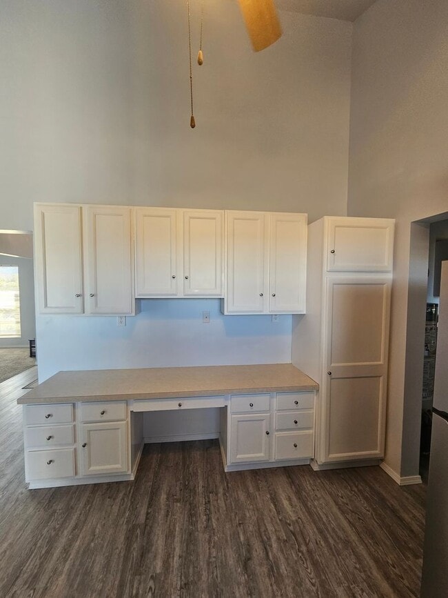 Building Photo - Beautiful, spacious single-family home