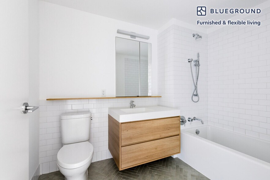 Building Photo - 243 W 28th St