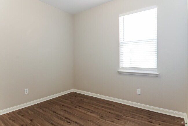 Building Photo - 341 Soap Tree Dr