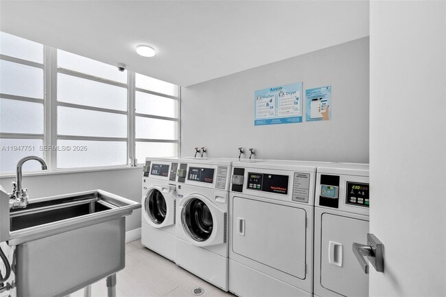 Building Photo - 1408 Brickell Bay Dr