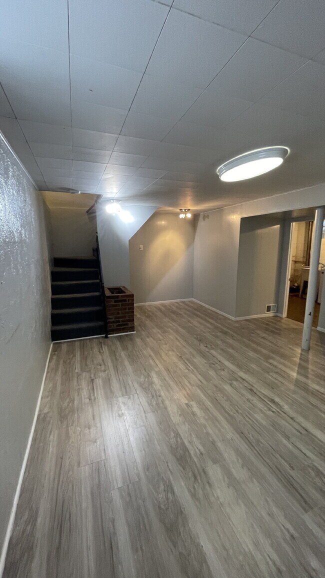 Building Photo - Charming 3 bed, 2 bath with finished basement!