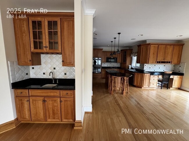 Building Photo - 4 Bed / 3.5 Bath Single Family (Available ...