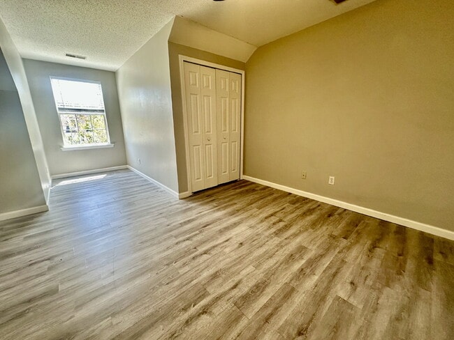 Building Photo - Three Bedroom, Townhome in The Farm!